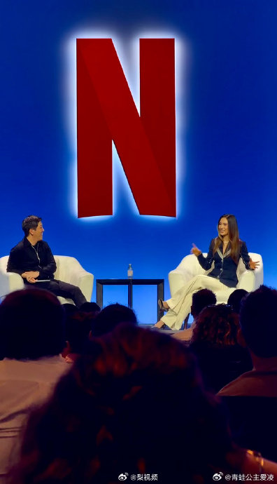 谷爱凌亮相奈飞峰会现场曝光，网友惊呼总裁范儿十足