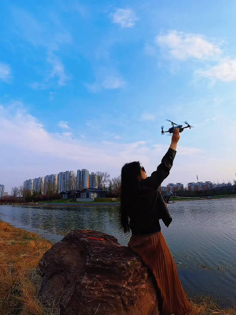 一人一风一曲享受宁静微风，偏爱无人问津真实生活