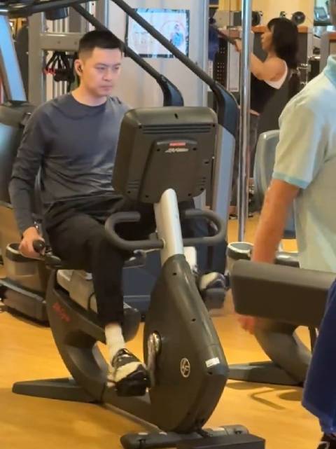 捡到一个被偶遇、健身房努力锻炼中的杨鸣老师 视频:三木Ryan