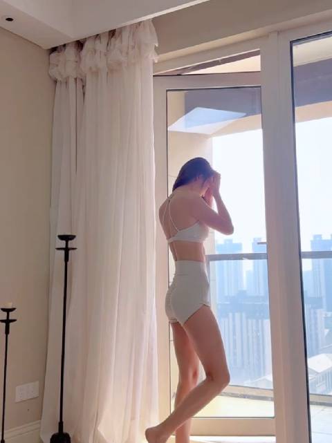 清晨瑜伽养通透灵气，变美为生活底气