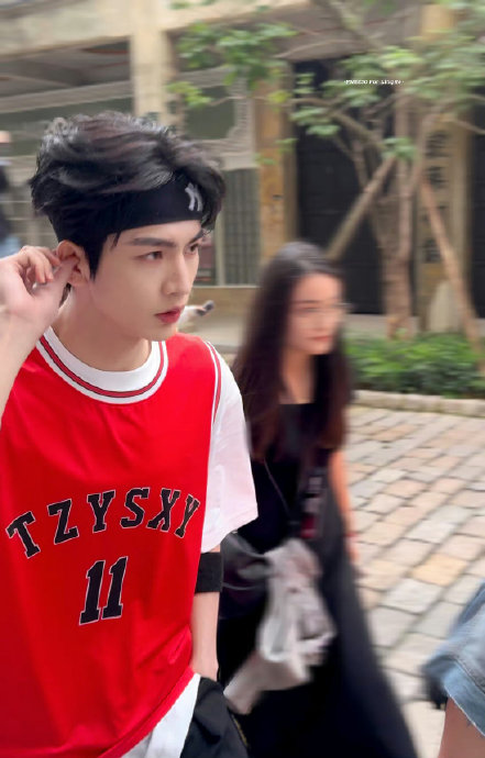 网友为何将张凌赫、周柯宇、刘宇宁称为“行走的男模天团”？