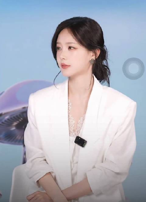 李一桐回应拍戏过敏肿成悲伤蛙