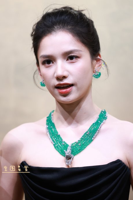张婧仪凭“顶奢脸”出圈！她的骨相到底有何过人之处？