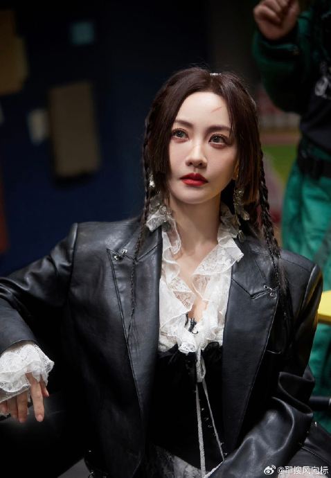 杨蓉节目中被王鸥调侃后认错，自称听妹妹话的好宝宝