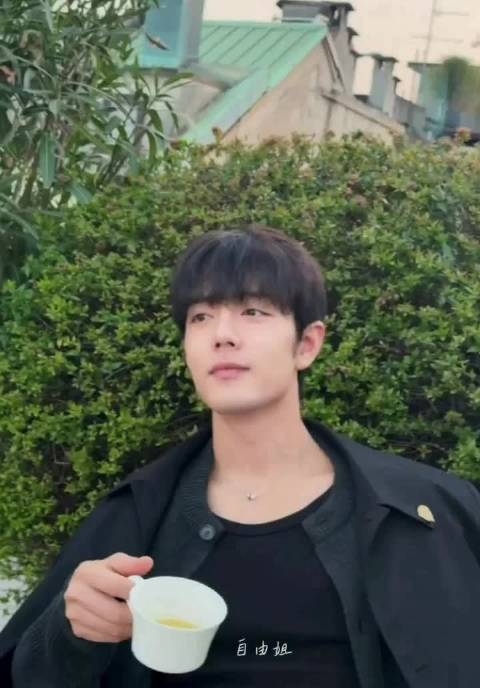 肖战内核稳定又强大！真的是人生导师级别人物！粉肖战真的太爽了！