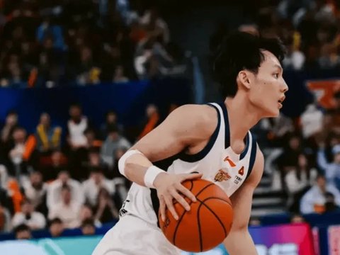 萨姆纳和徐杰救了广东！第三节赢23分打成垃圾时间，就该这么用！