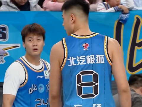 CBA积分榜一夜大变：上海11连胜，辽宁遭爆冷，广东送四川30连败