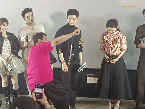 “我只看到了一群绝望的i人”