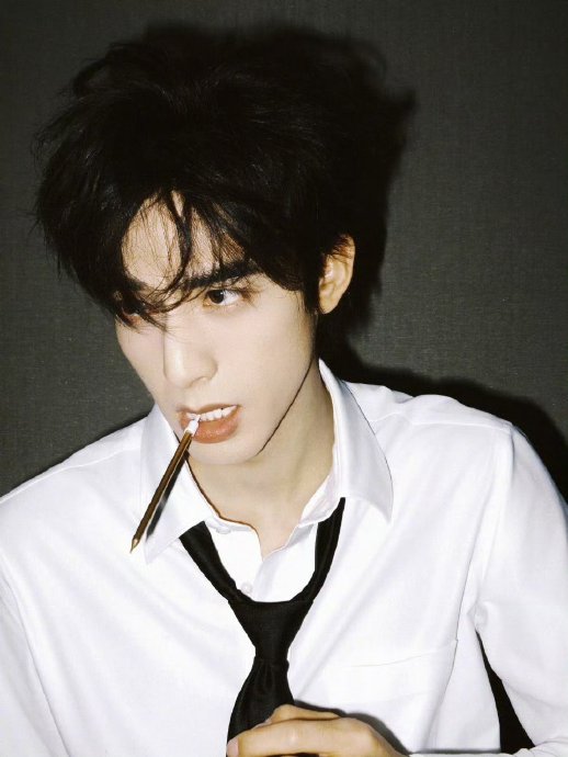 宋威龙27岁生日写真是如何创作的，有哪些独特细节？