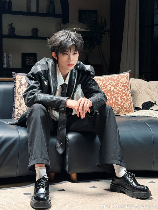 陈奕恒为了保持身材和脸的反差感，日常健身和饮食计划是怎样的？