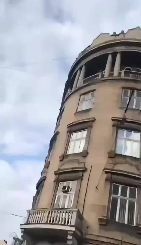 近距离感受伊朗飞天小摩托在特拉维夫爆炸的威力！