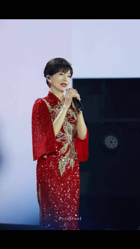 我在台下已经开始感动 整个世界都是你的镜头