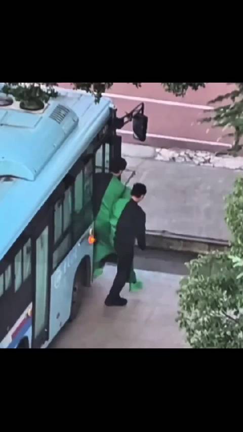 黄晓明等六明星同框引热议