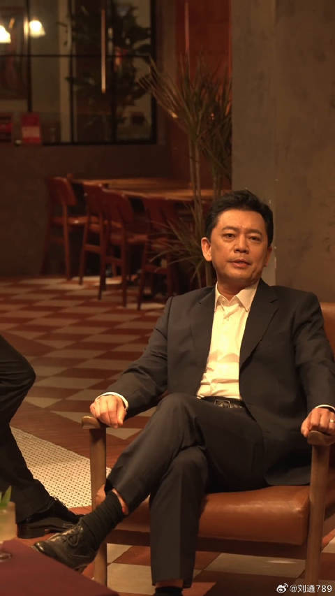 于和伟 坚如磐石 拍摄mv，这阵容太强大了，全是老帅哥、你期待吗？