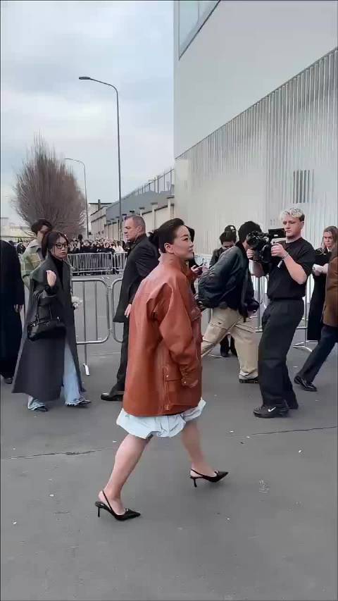 贾玲减重100斤清空大碗娱乐，独掌公司进军国际影坛