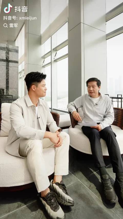 雷军发文少年远行终见山海，小米SU7客户画像引关注