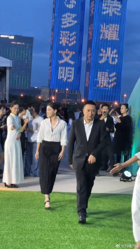 吴京 张艺谋 等大咖金熊猫奖采访区花絮、有你喜欢的吗？