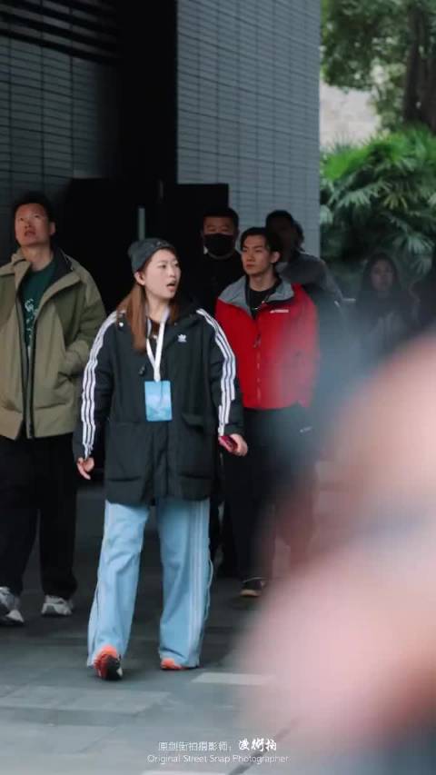 苏翊鸣晒与师妹合照后，朱易单方面取关苏翊鸣，两人陷入分手传闻！