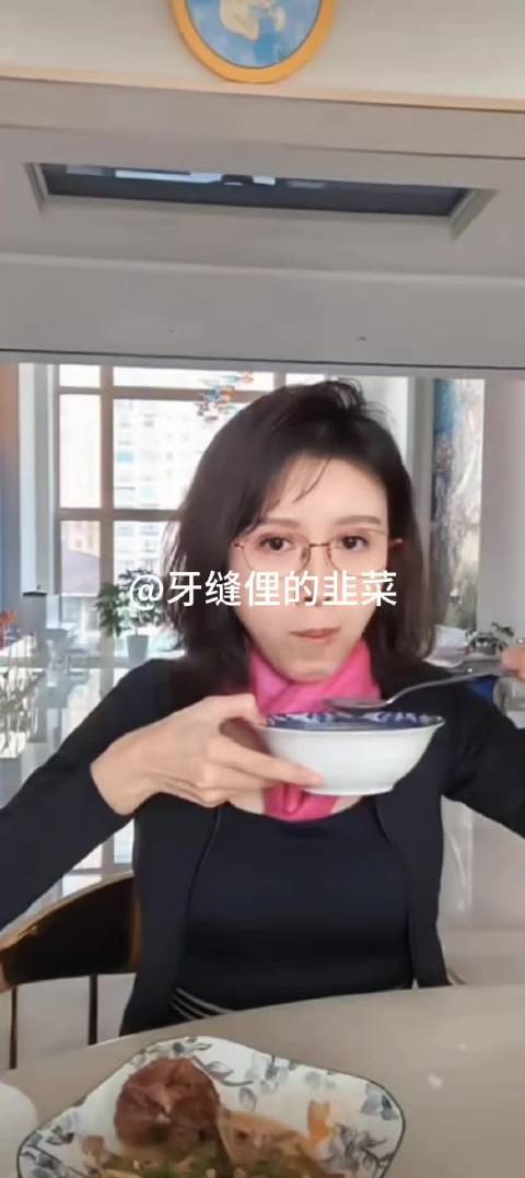 金巧巧回应腮帮子肉消失，称曾打胖脸针后溶解