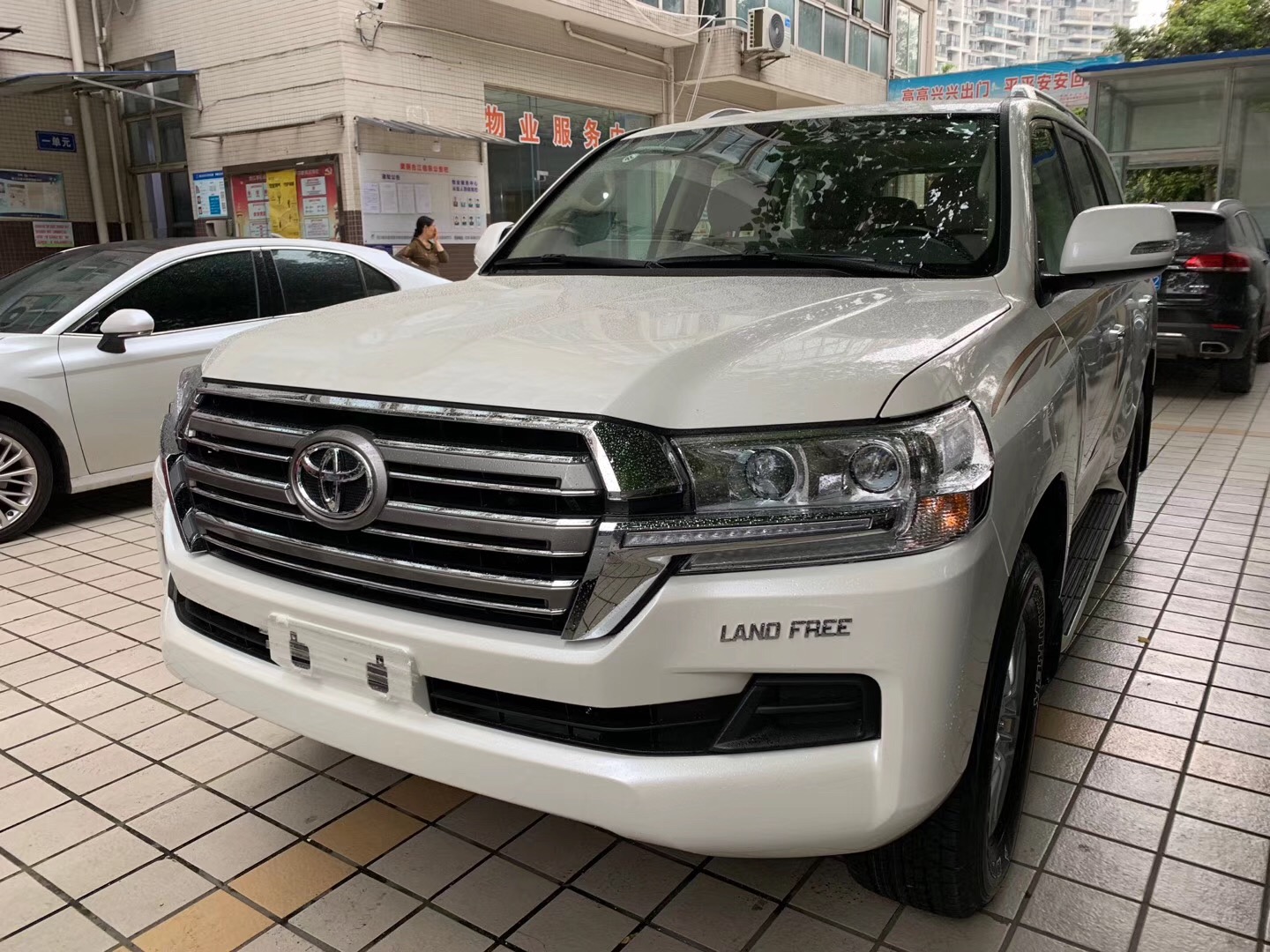 川西自驾之旅:成都租帕杰罗探索秘境之旅及丰田普拉多租车价格表