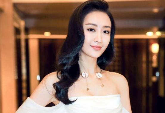 王鸥曾大方谈行业现状：演员不上综艺就没戏拍，如今过得怎么样了_专访_态度_时候