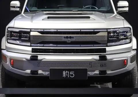 2025上半年方程豹豹5:硬派越野销量领跑,价格下探智驾升级