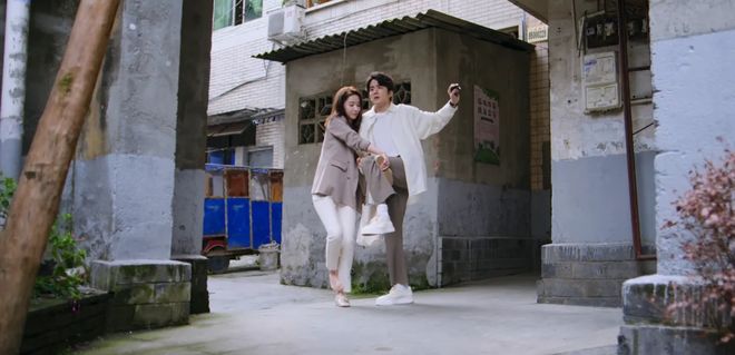 《舍不得星星》首播四集，评价出炉，网友评价褒贬不一