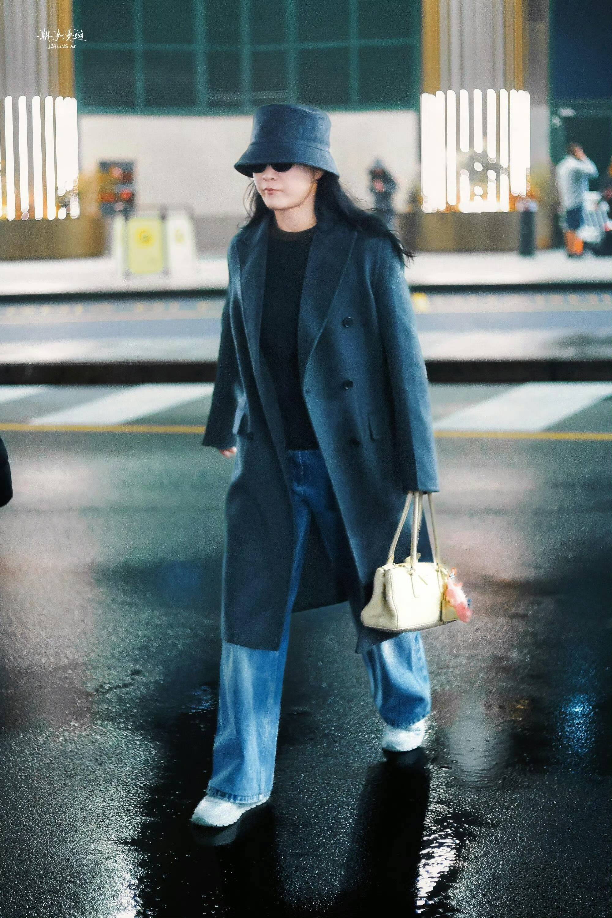 米兰时装周见！贾玲机场路透曝光，瘦后气场两米八！