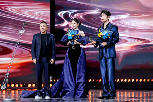 座位安排引发“抢C位”争议，微博之夜再次致歉