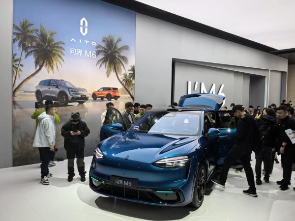 问界M6领衔,鸿蒙智行多款新车发布,搭载896线激光雷达