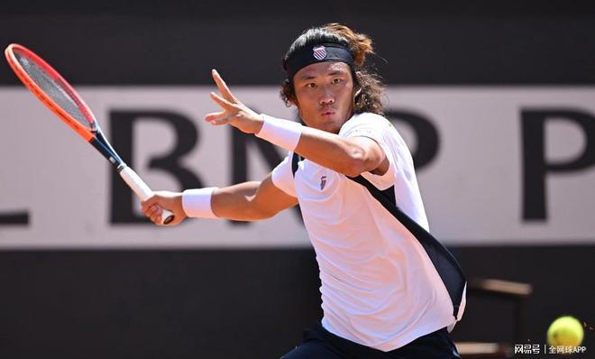 张之臻首进罗马大师赛八强，郑钦文不敌高芙无缘四强