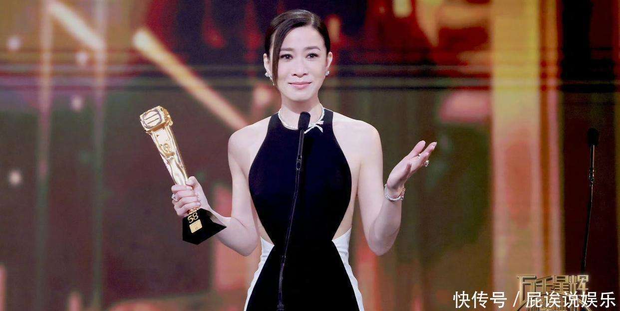 汪明荃分享颁奖典礼照片，与梁安琪何超凤合照站C位，个个保养好