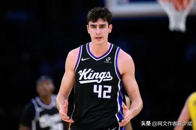 威少缺席!国王126-122胜篮网,蒙克狂砍32+2+6,雷诺狂砍22+10+2