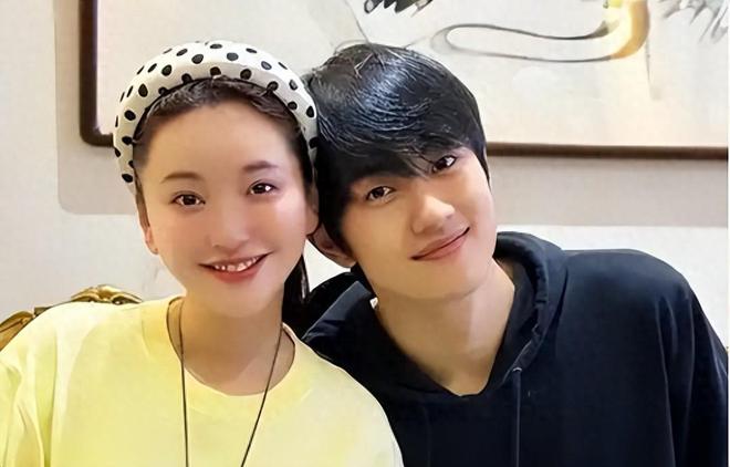 熬出头！阚清子官宣怀孕，纪凌尘6年没工作，2人差距郝蕾一语点破