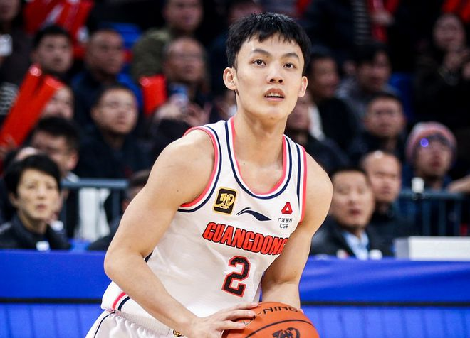 媒体给广东队两条建议：给徐杰主控球权，引入大外援放弃小外援