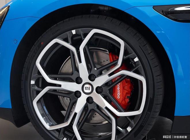 新SU7实车体验:690匹马力+3.08秒破百,能耗仅17.2kWh-100km