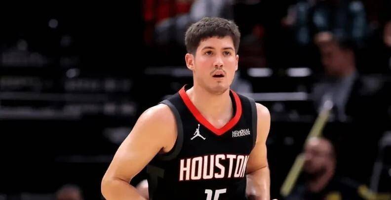 火箭124-132公牛！22分逆转失败，谢泼德成防守黑洞，乌度卡被驱逐