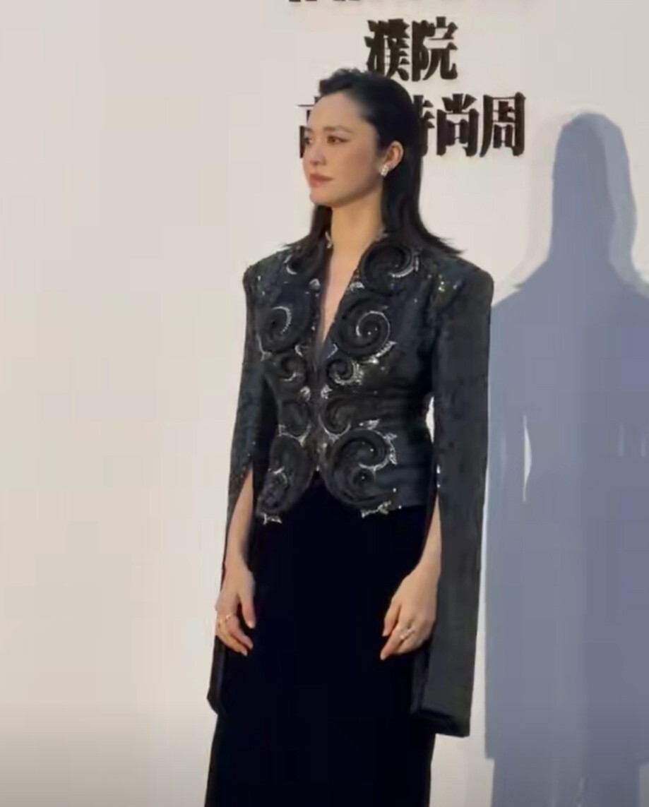 央视镜头下，许佳琪疲惫，胡一天憔悴，海陆变脸，徐璐惊艳全场