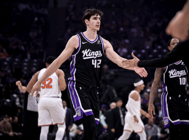 42顺位！雷诺三月至今场均19.2分8.7板1.0帽，命中率达