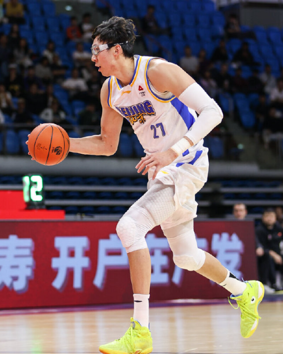 北京末节20-7拒浙江逆转！周琦7罚6中 赵睿11+9程帅澎23分