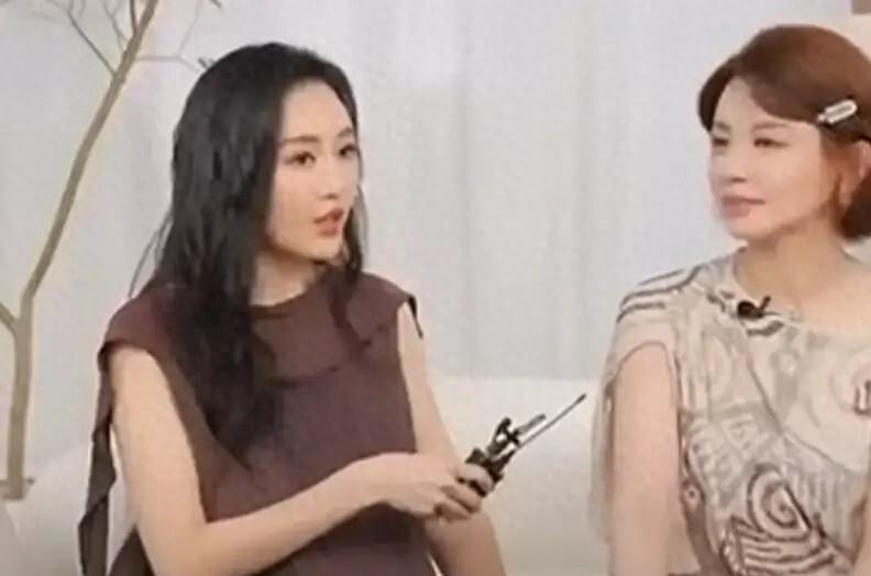 王鸥公开目前单身,一人赚钱养女儿,一年拍6部戏还转行去卖衣服_新闻