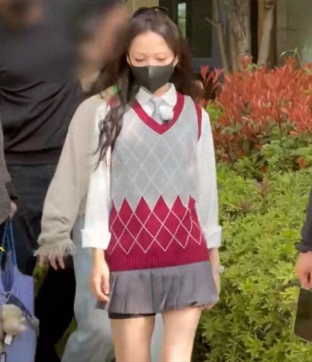 43岁张韶涵校园风造型现身，梦回《公主小妹》皇甫珊