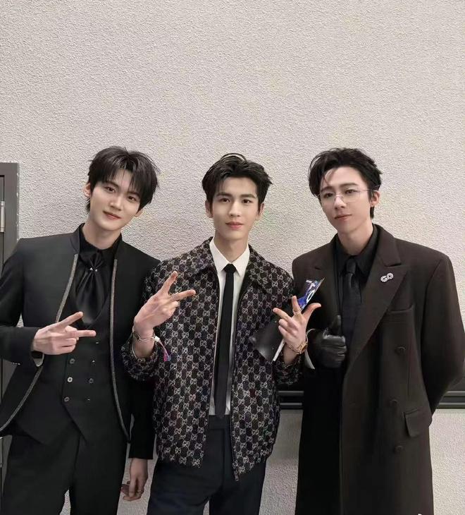 腿精聚合，刘宇宁张凌赫周柯宇合照，他们叫“赫丽摸金宇”