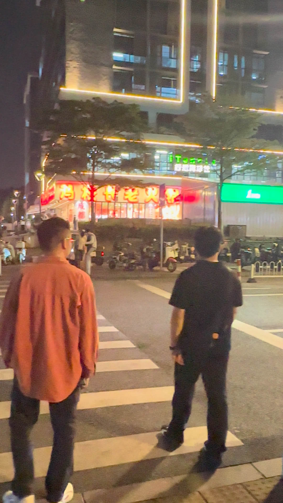 与华为合作的DLP大灯上车？曝小鹏GX可投射“礼让行人”标识