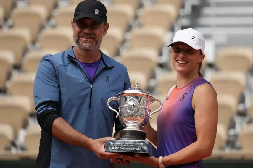 斯瓦泰克急了!硬地赛事老是爆冷输球,直接解雇功勋教练