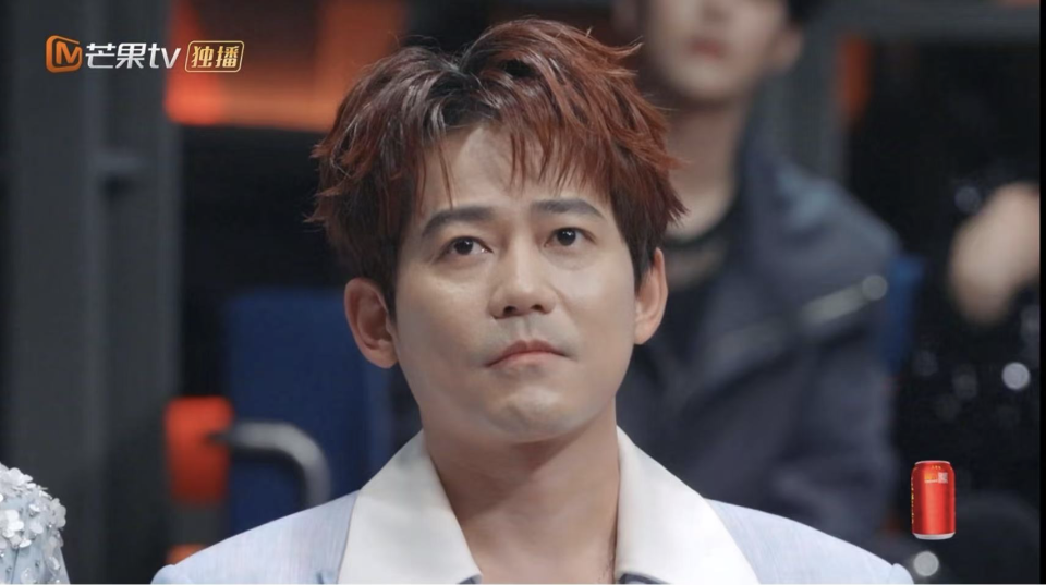 《披哥2025》首播:大湾仔靠《十七岁》唱哭观众,TOP组合成王炸_新闻