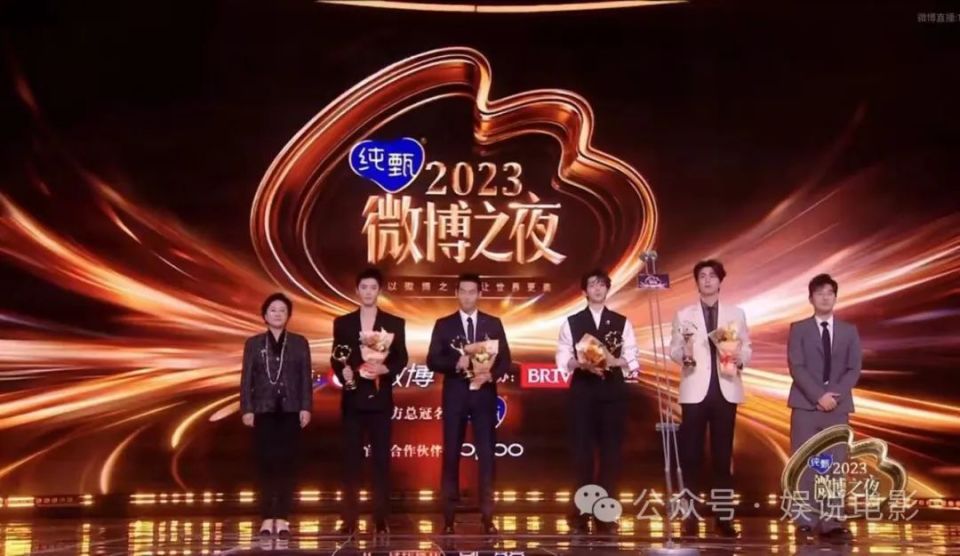 张凌赫也太高了吧,比于适邓为都高,刘耀文和雷佳音差不多高_新闻