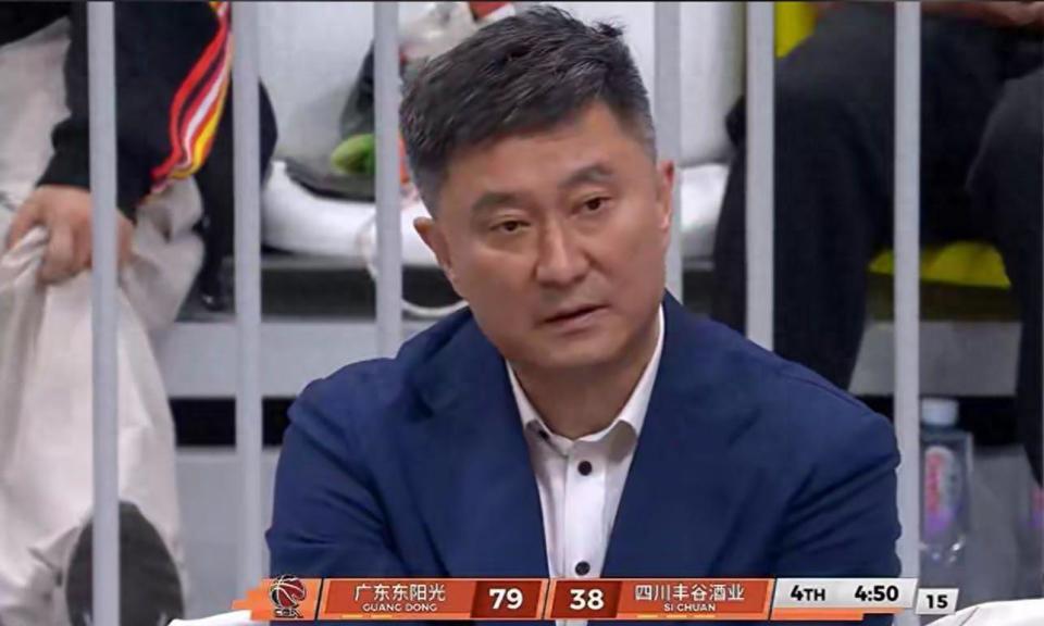 愧对杜锋厚爱！打个四川7中1+投出三不沾+空篮不中，球迷：你自裁吧