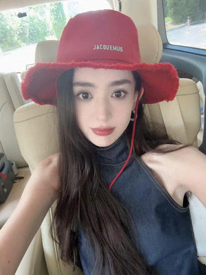 百变娜扎，百变穿搭，娜扎精致休闲风穿搭分享来了！