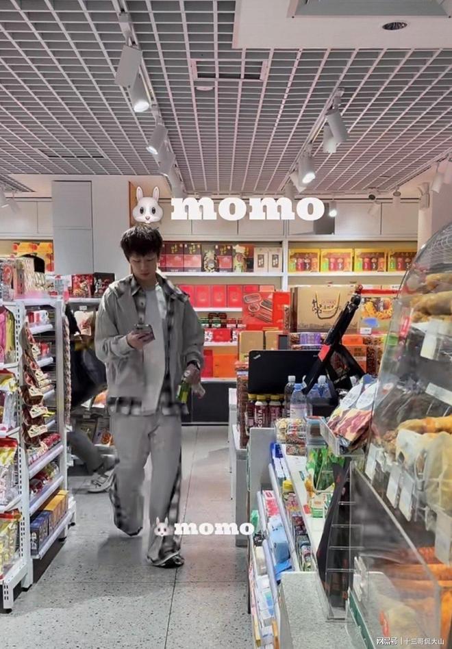 林诗栋因伤退出澳门世界杯，王楚钦给小朋友签名，林高远飞上海